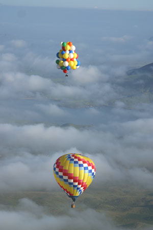 C13FLYIN04.jpg (16628 bytes)